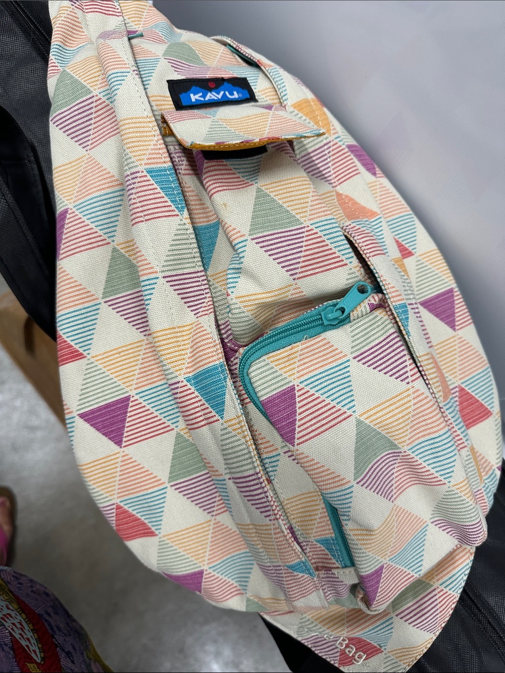Kavu Multicolor Triangle Print Crossbody Sling Bag
